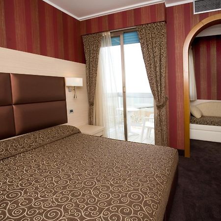 Hotel Rivamare Lido di Jesolo Esterno foto