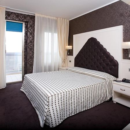 Hotel Rivamare Lido di Jesolo Esterno foto