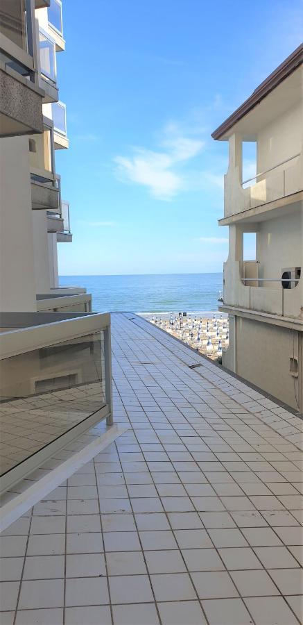 Hotel Rivamare Lido di Jesolo Esterno foto