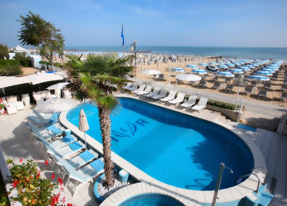 Hotel Rivamare Lido di Jesolo Esterno foto