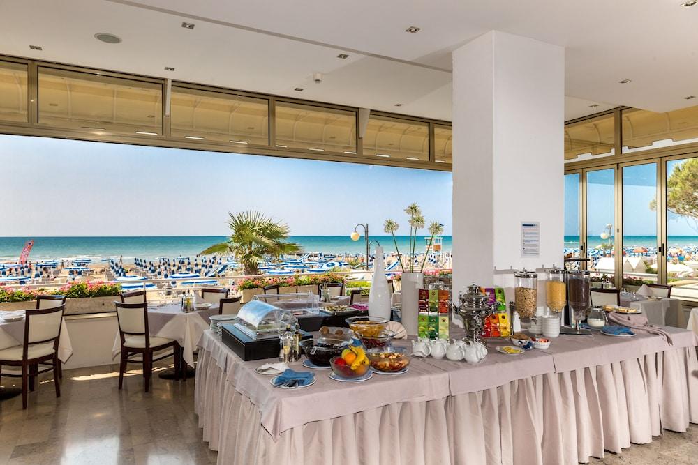 Hotel Rivamare Lido di Jesolo Esterno foto