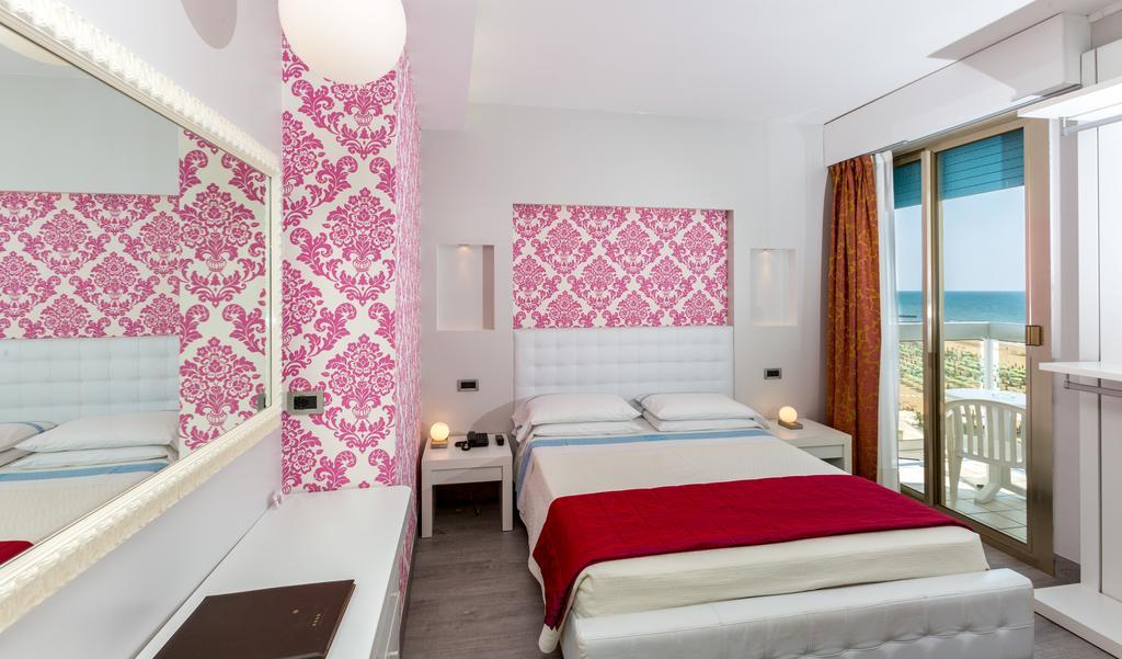 Hotel Rivamare Lido di Jesolo Esterno foto