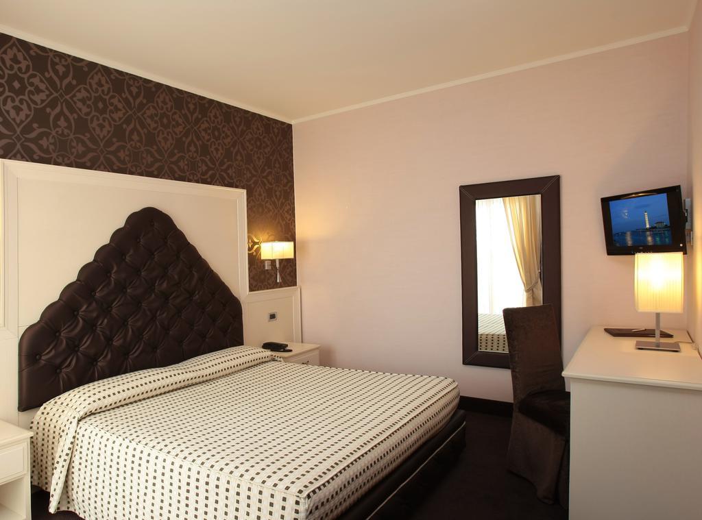 Hotel Rivamare Lido di Jesolo Esterno foto