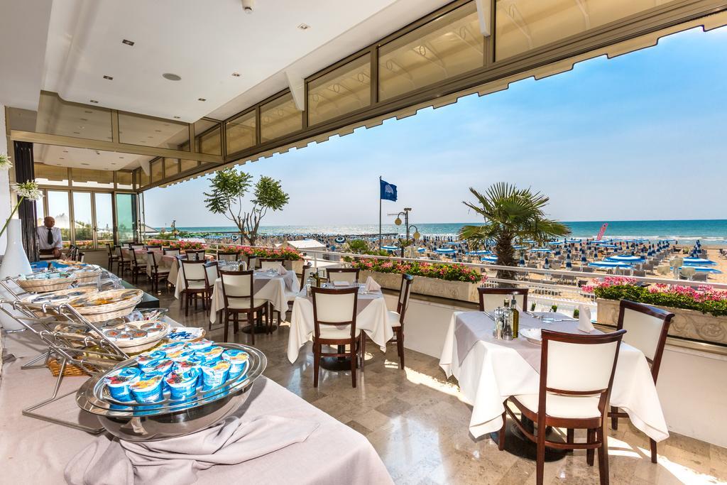 Hotel Rivamare Lido di Jesolo Esterno foto