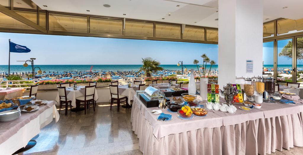 Hotel Rivamare Lido di Jesolo Esterno foto