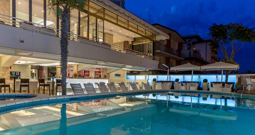 Hotel Rivamare Lido di Jesolo Esterno foto