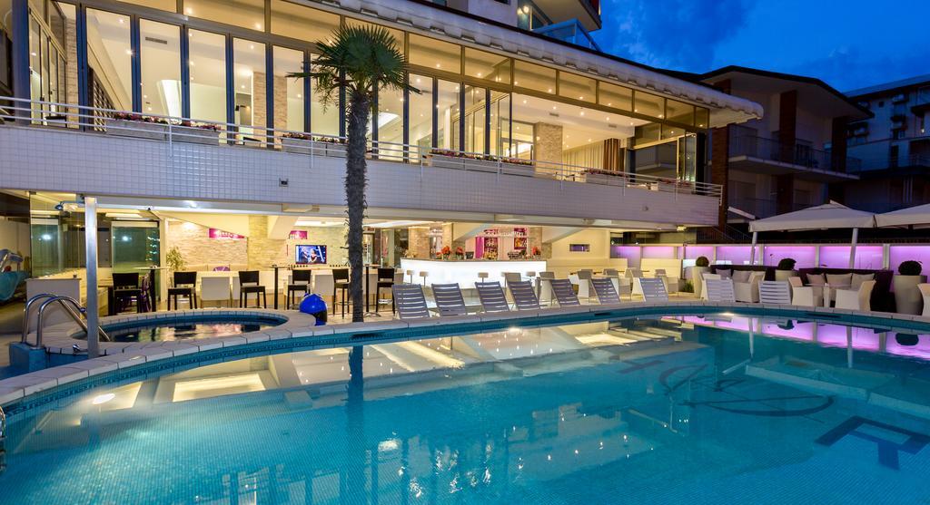 Hotel Rivamare Lido di Jesolo Esterno foto
