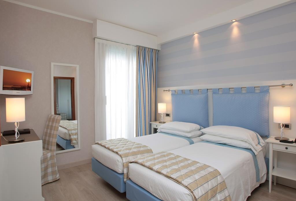 Hotel Rivamare Lido di Jesolo Esterno foto