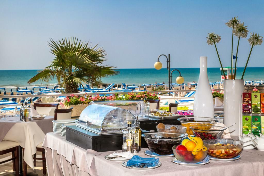 Hotel Rivamare Lido di Jesolo Esterno foto