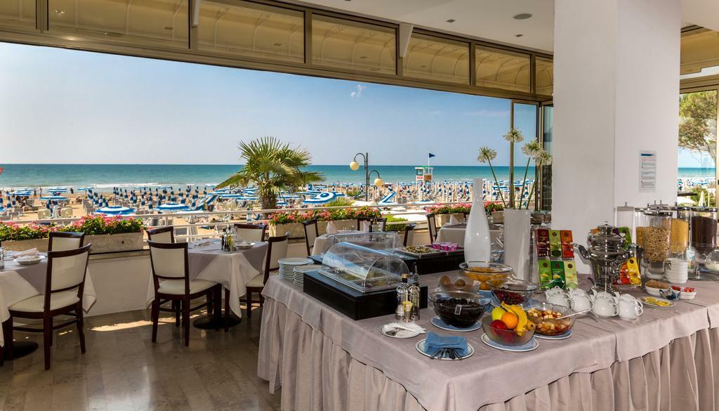 Hotel Rivamare Lido di Jesolo Esterno foto
