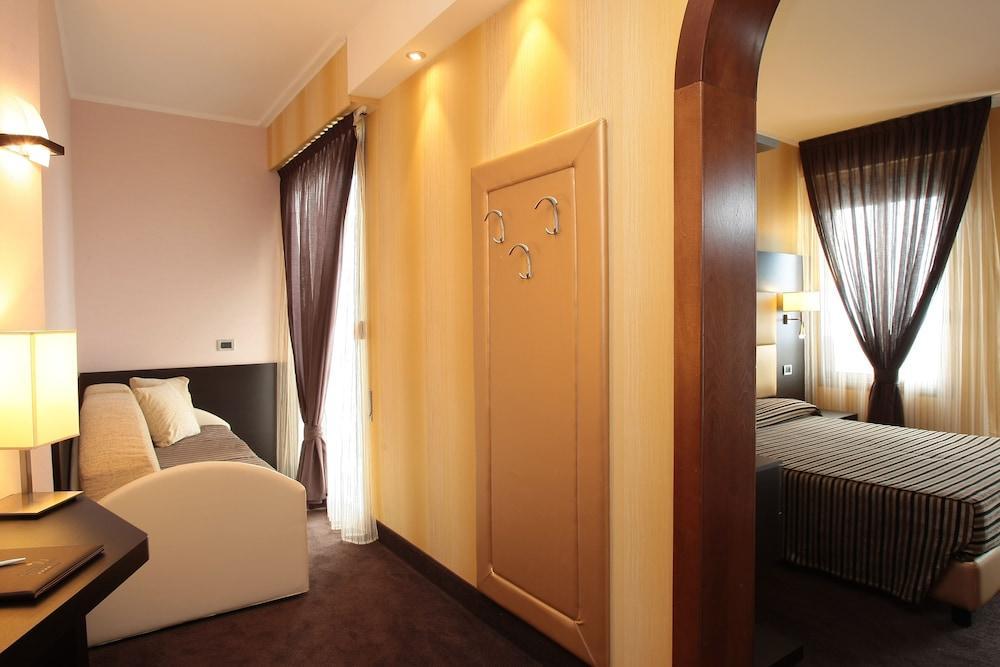Hotel Rivamare Lido di Jesolo Esterno foto